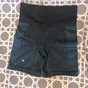 LULU Wunder printed Training shorts